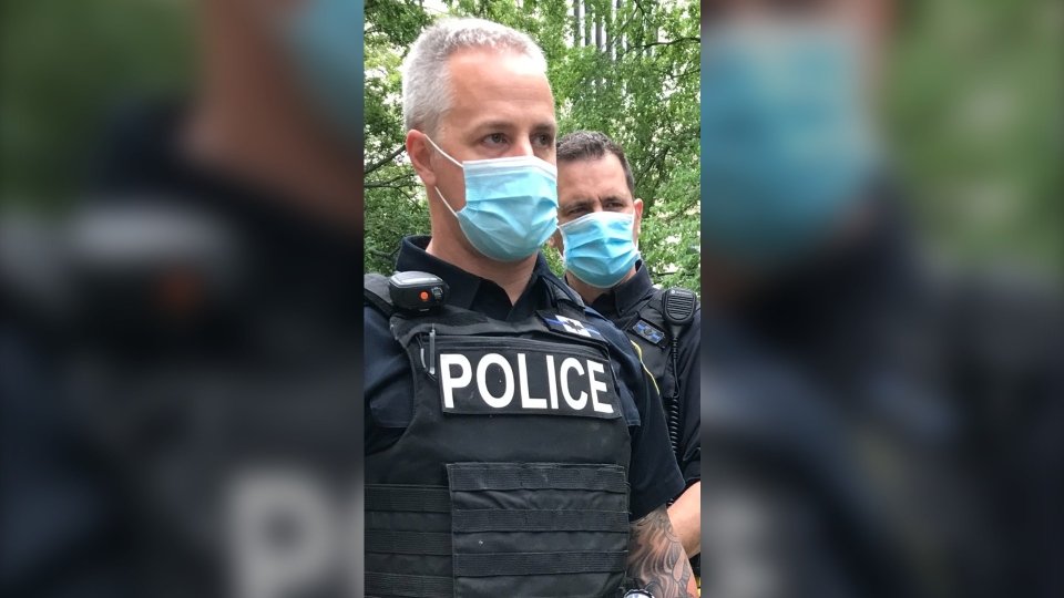 执法人员佩戴争议细蓝线 圣约翰警队高层连忙禁止成员佩戴